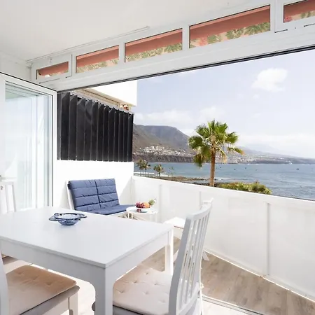 Home2book Seafront Apartment