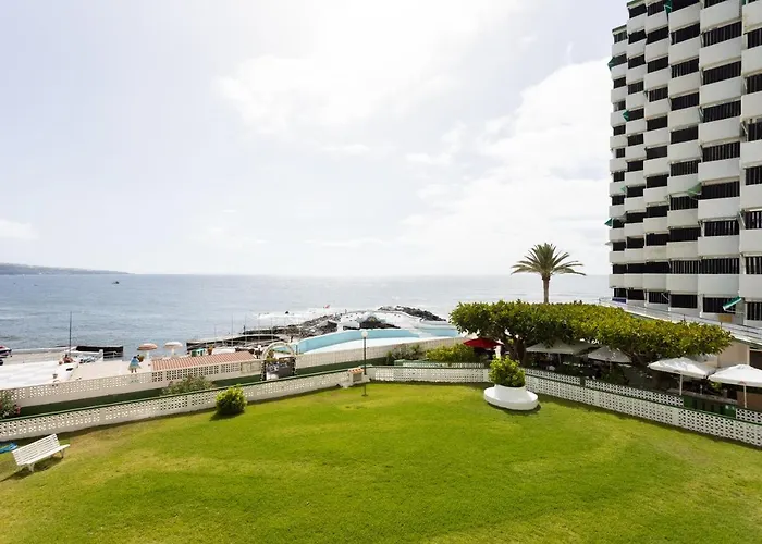 Home2book Seafront Апартаменты *